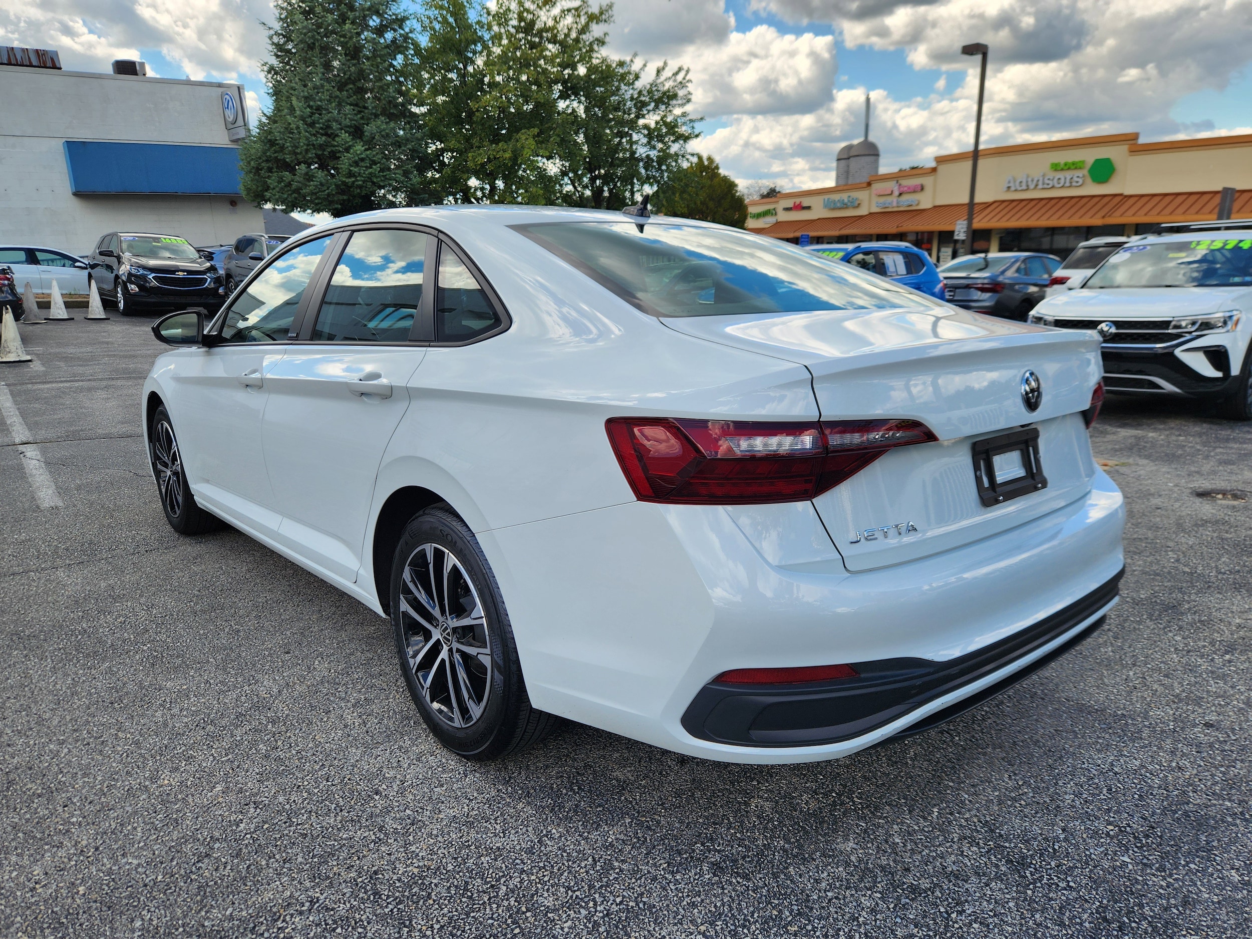 2024 Volkswagen Jetta 1.5T Sport photo 3