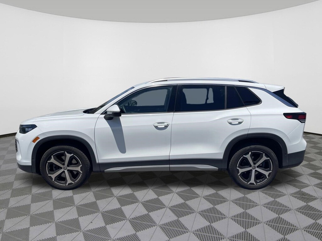 Used 2025 Volkswagen Tiguan 2.0T SE SUV