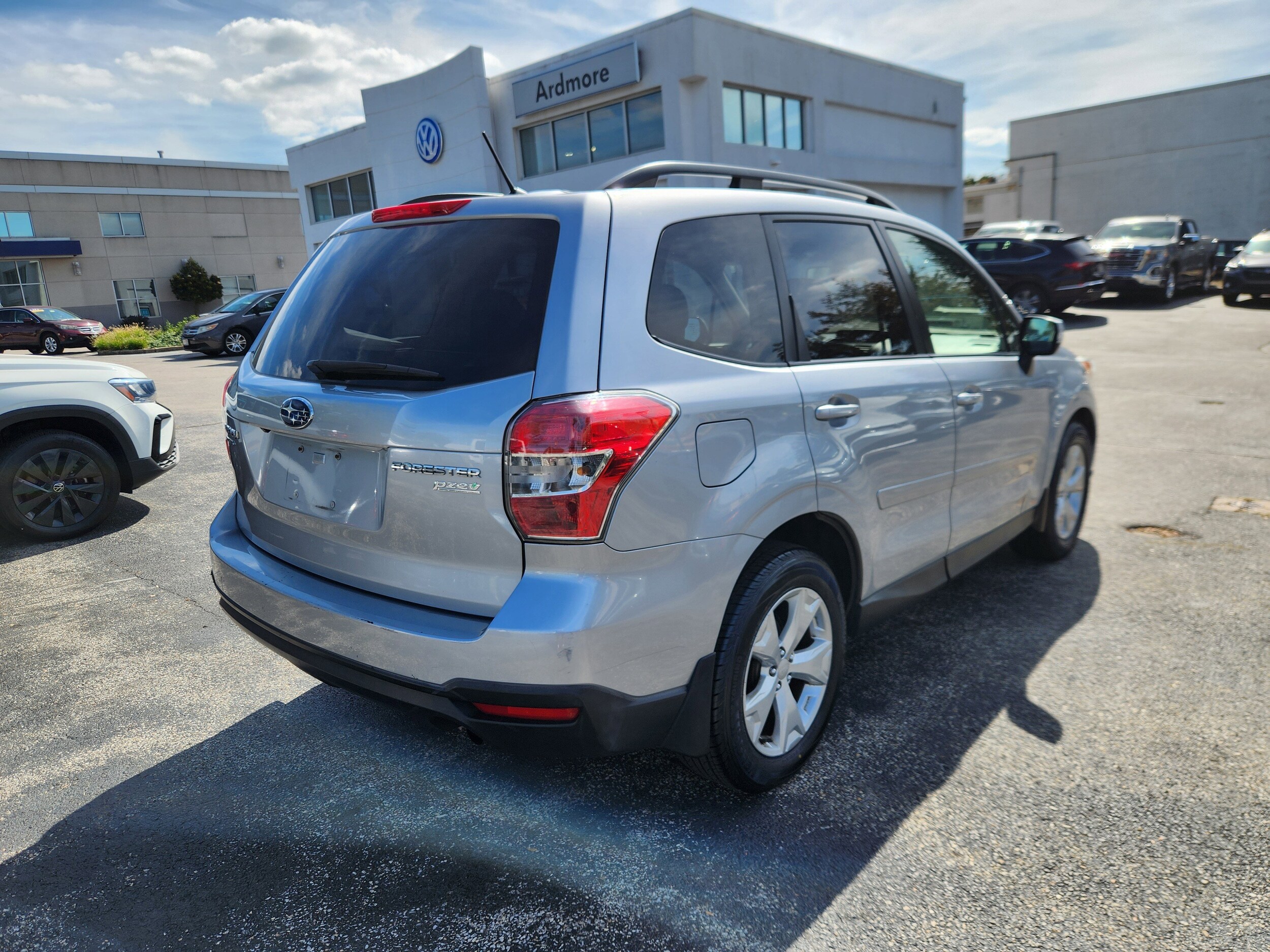 2014 Subaru Forester 2.5i Premium photo 4