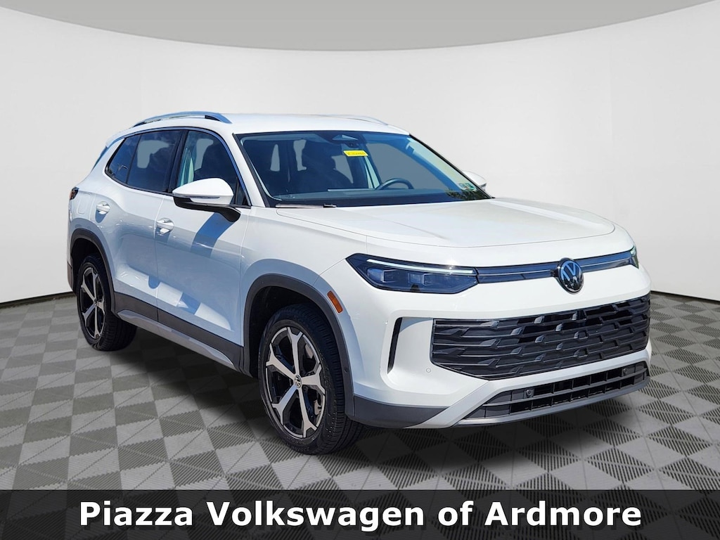 Used 2025 Volkswagen Tiguan 2.0T SE SUV
