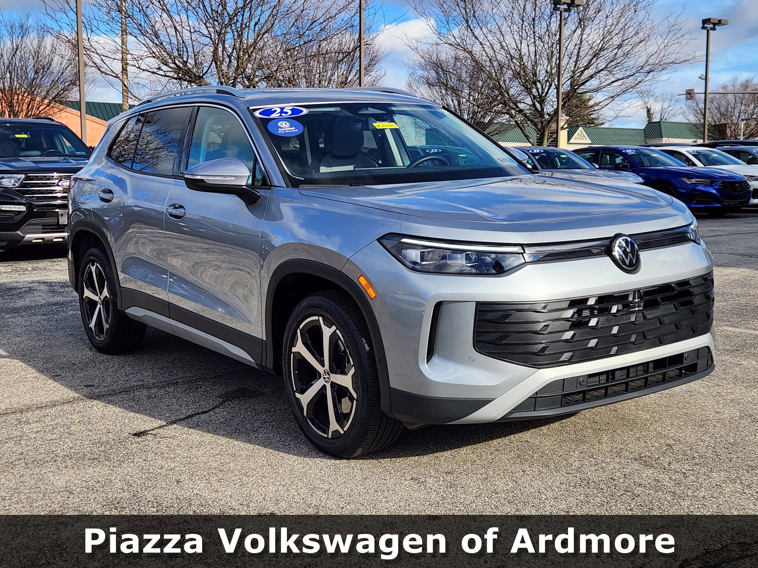 2025 Volkswagen Tiguan SE's photo