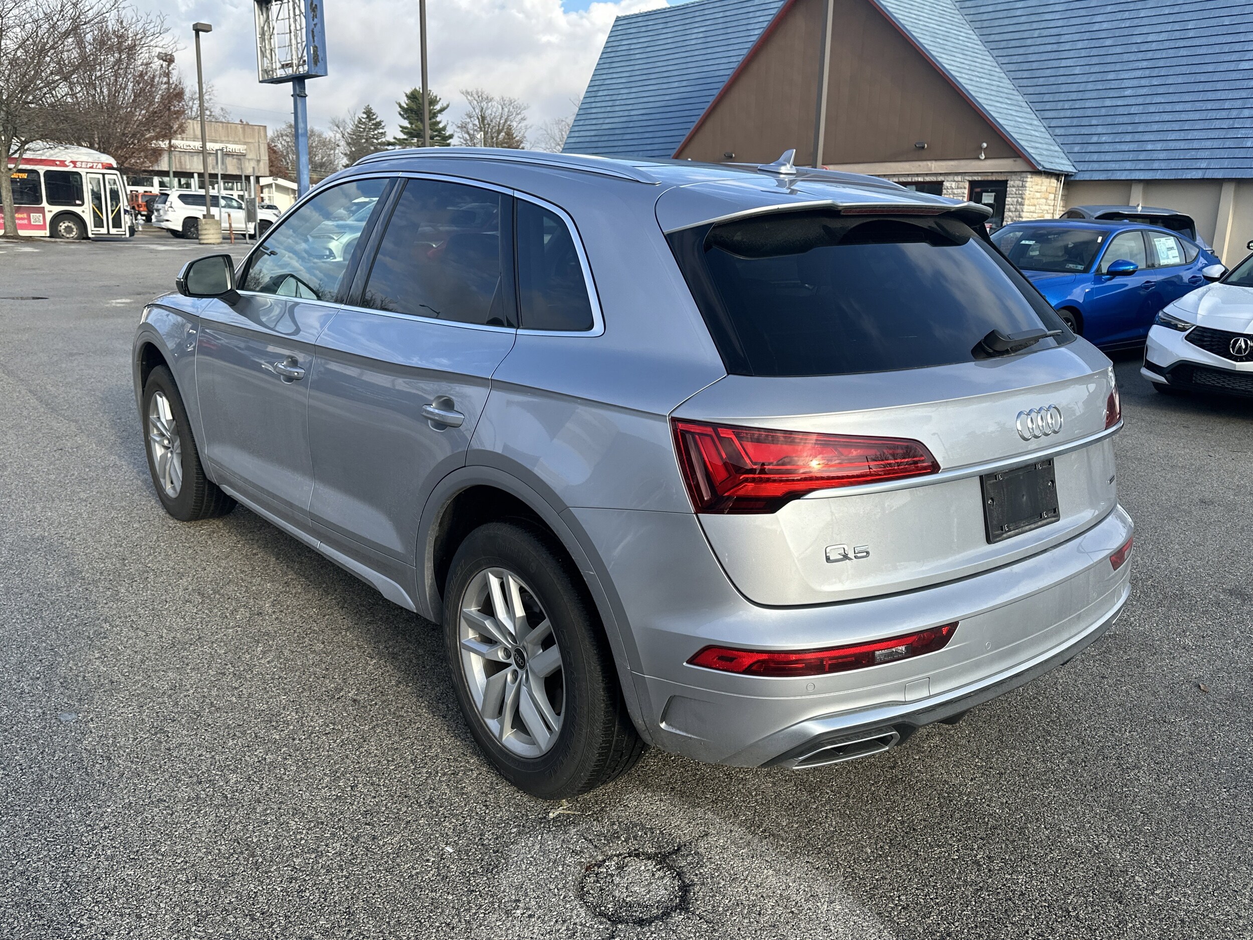 2023 Audi Q5 45 S line Premium photo 3