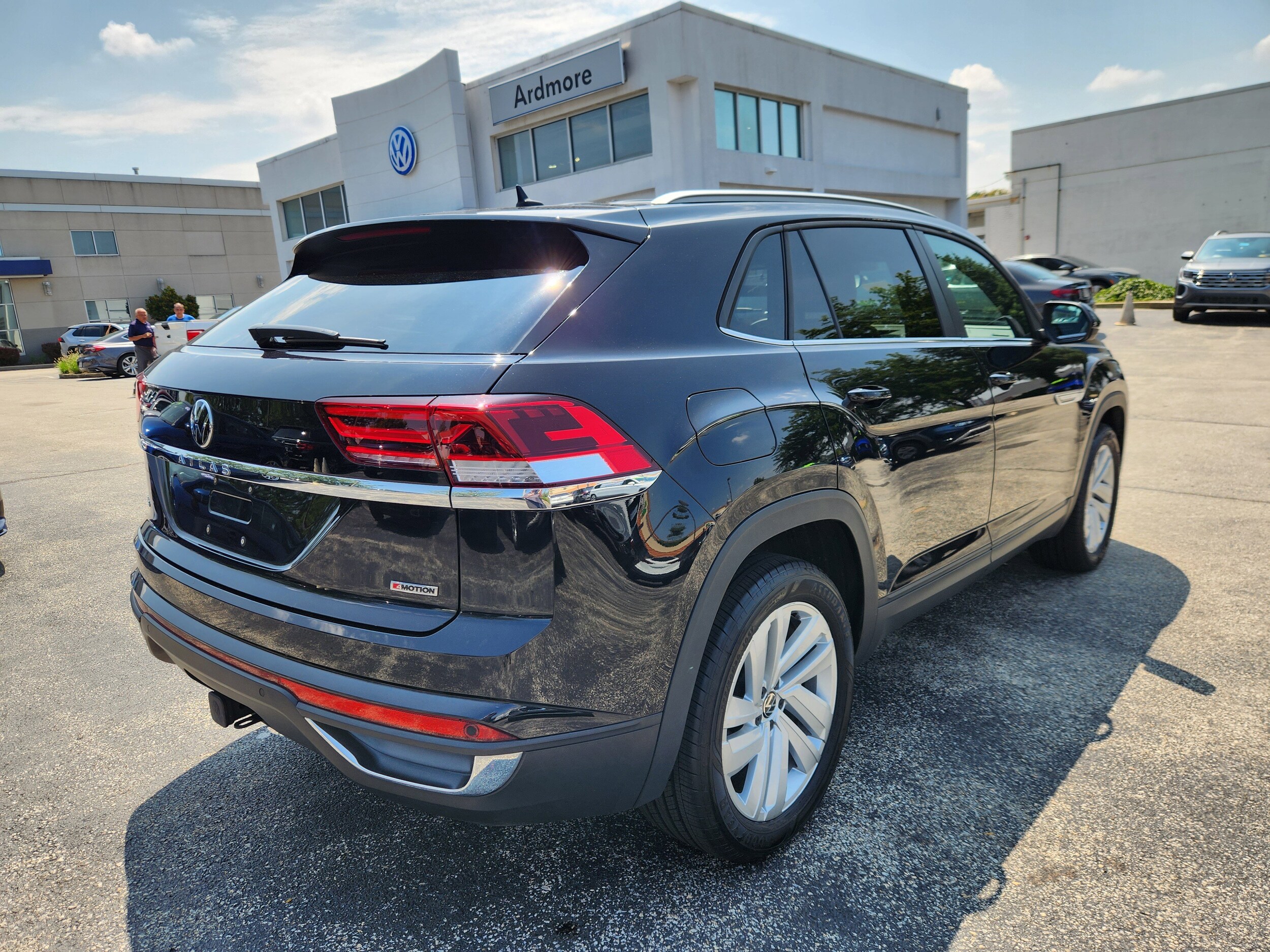 2022 Volkswagen Atlas Cross Sport V6 SE Technology photo 4