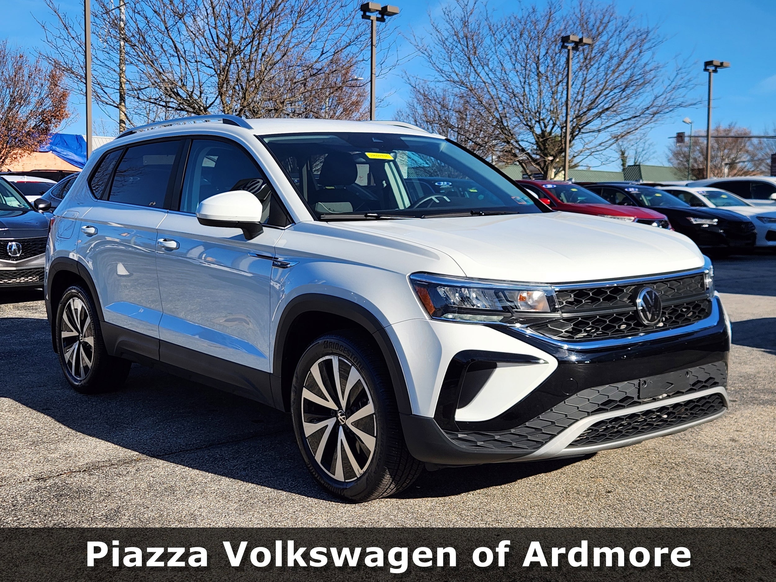 2023 Volkswagen Taos SE's photo