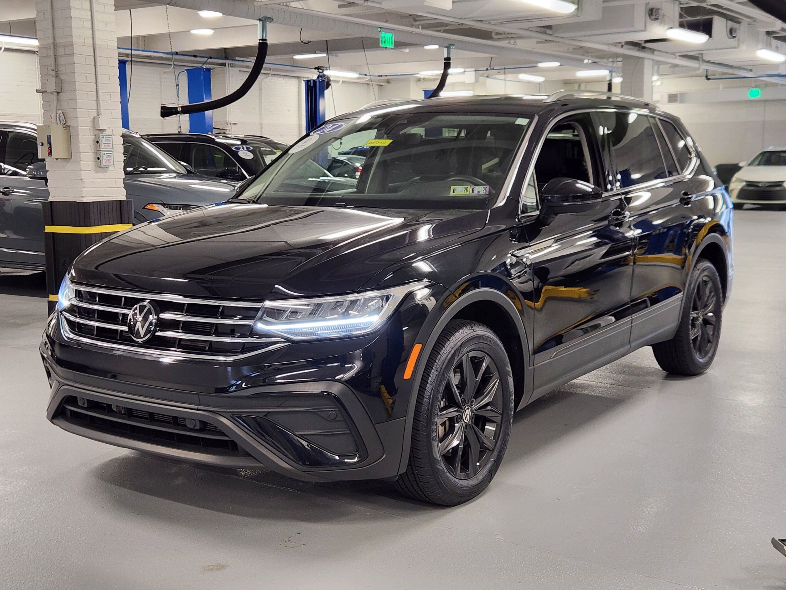 2024 Volkswagen Tiguan SE Wolfsburg Edition photo 2