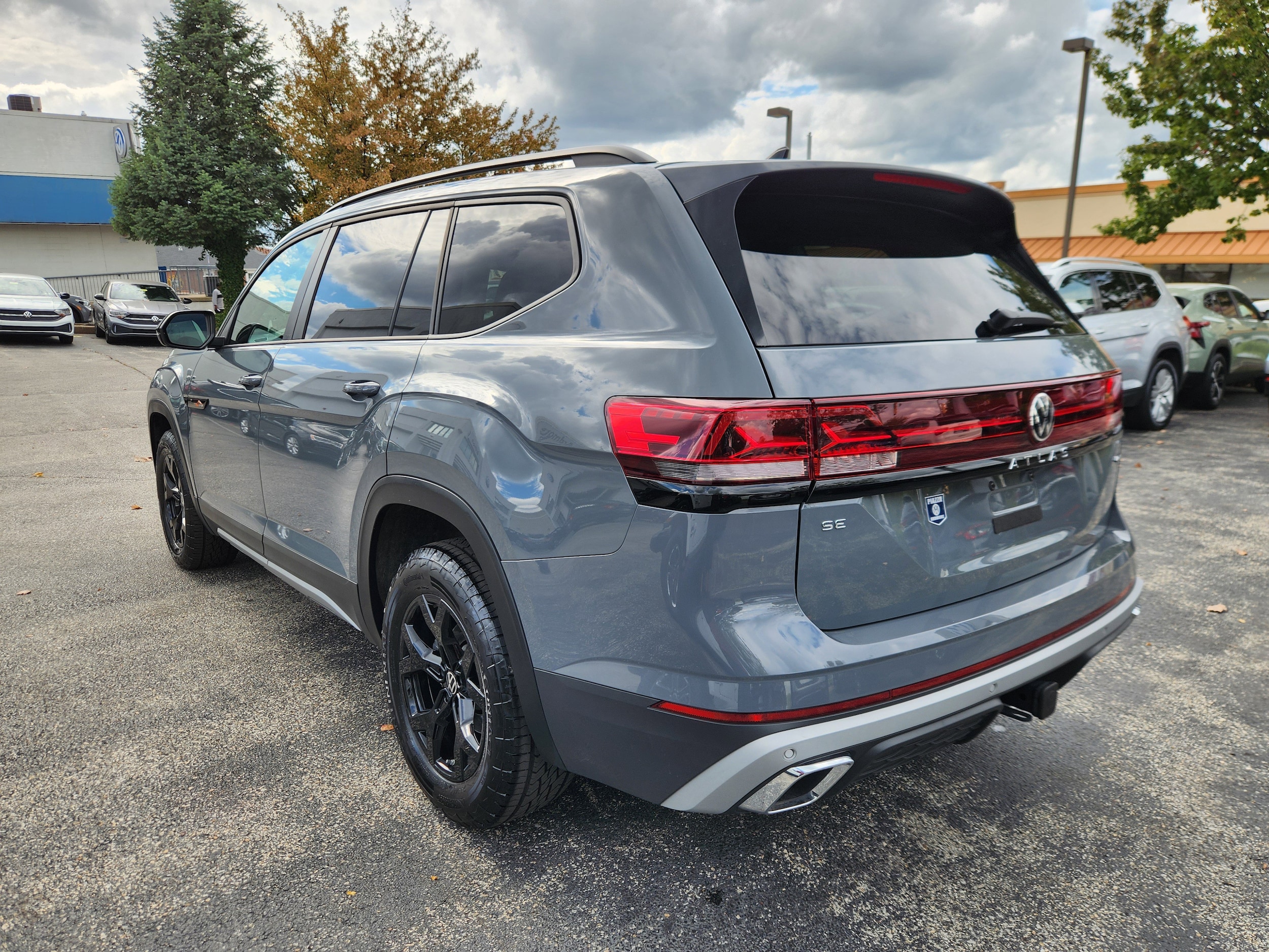 2025 Volkswagen Atlas Peak Edition photo 3