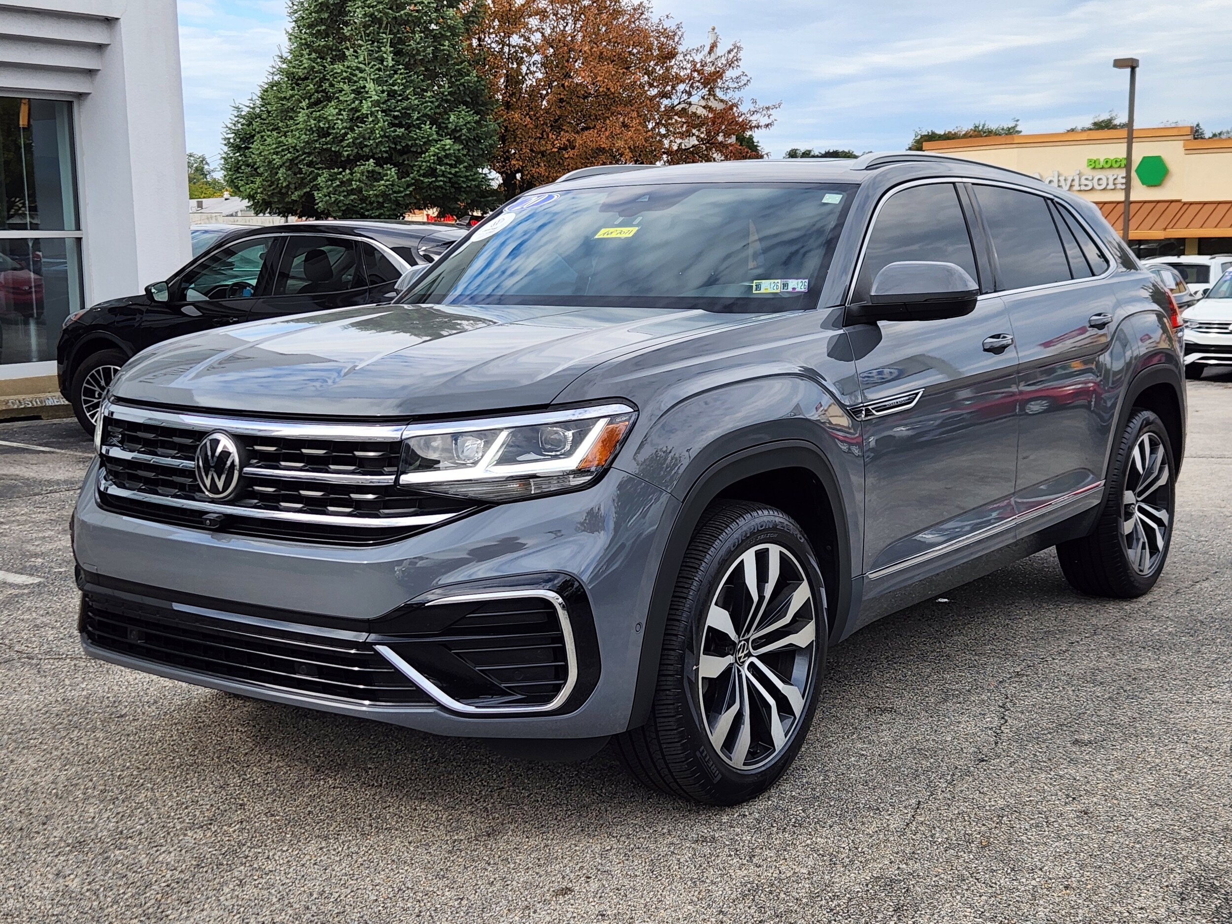 2020 Volkswagen Atlas Cross Sport V6 SEL Premium R-Line photo 2