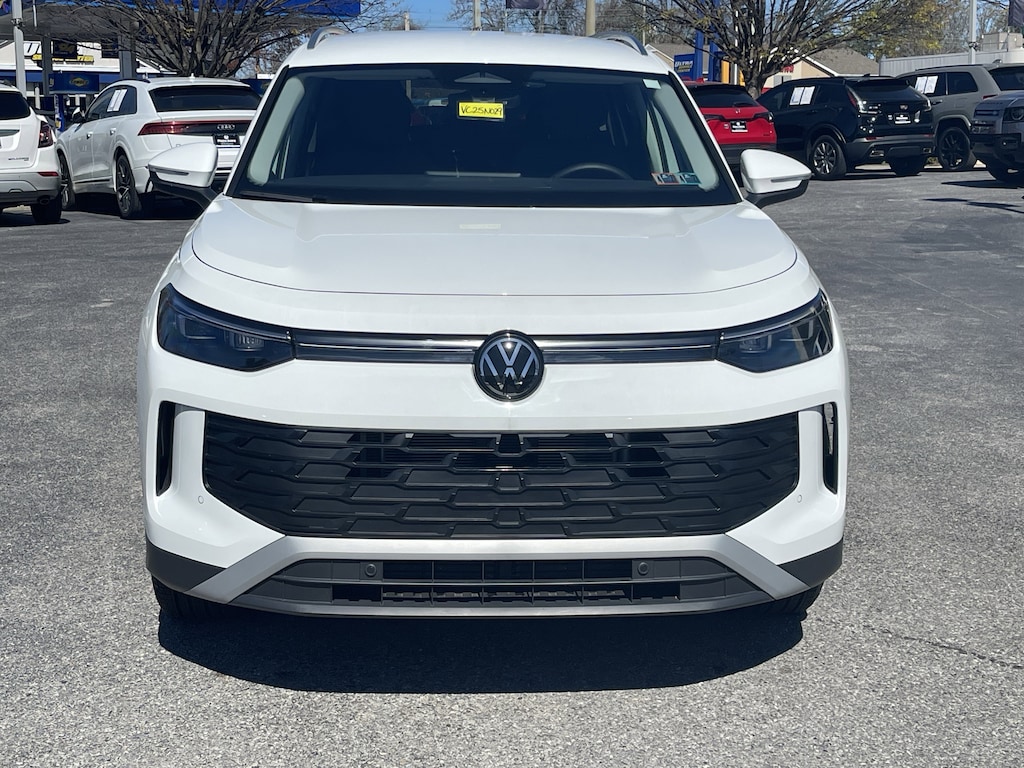 Certified 2025 Volkswagen Tiguan 2.0T SE SUV