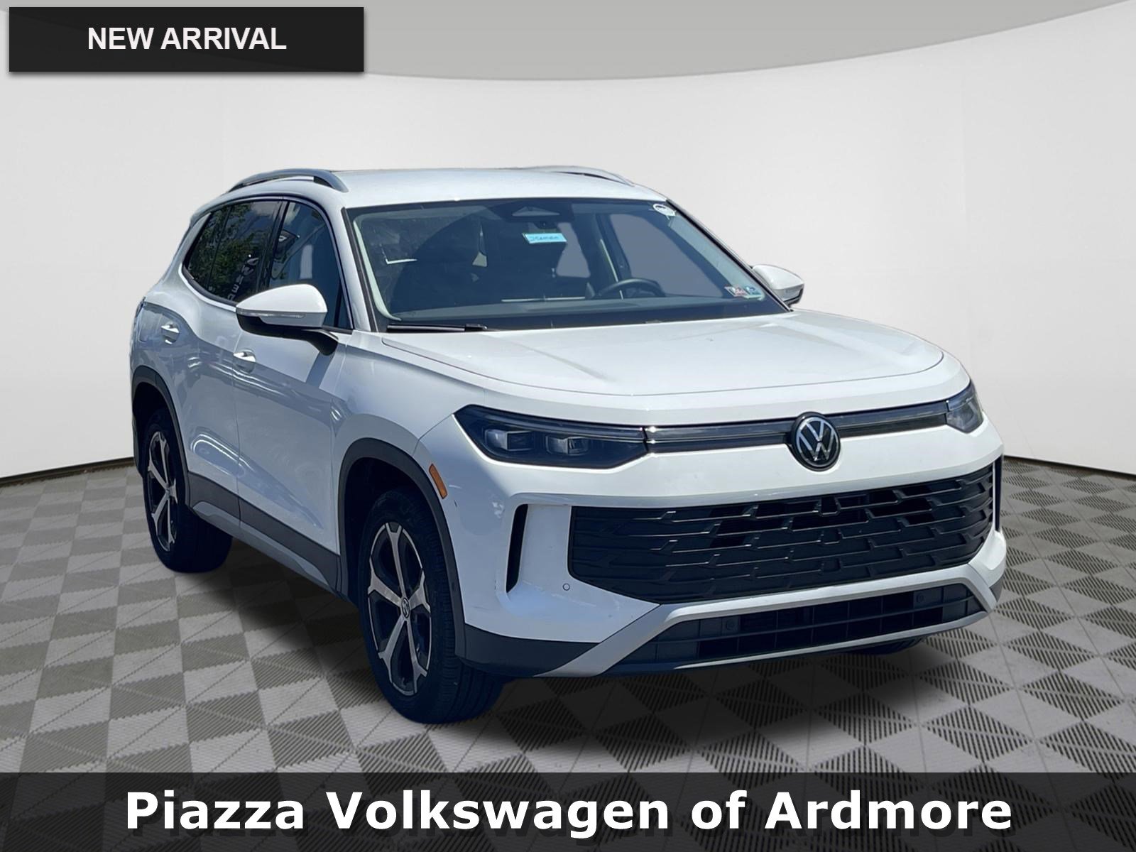 2025 Volkswagen Tiguan 2.0T SE 4Motion's photo