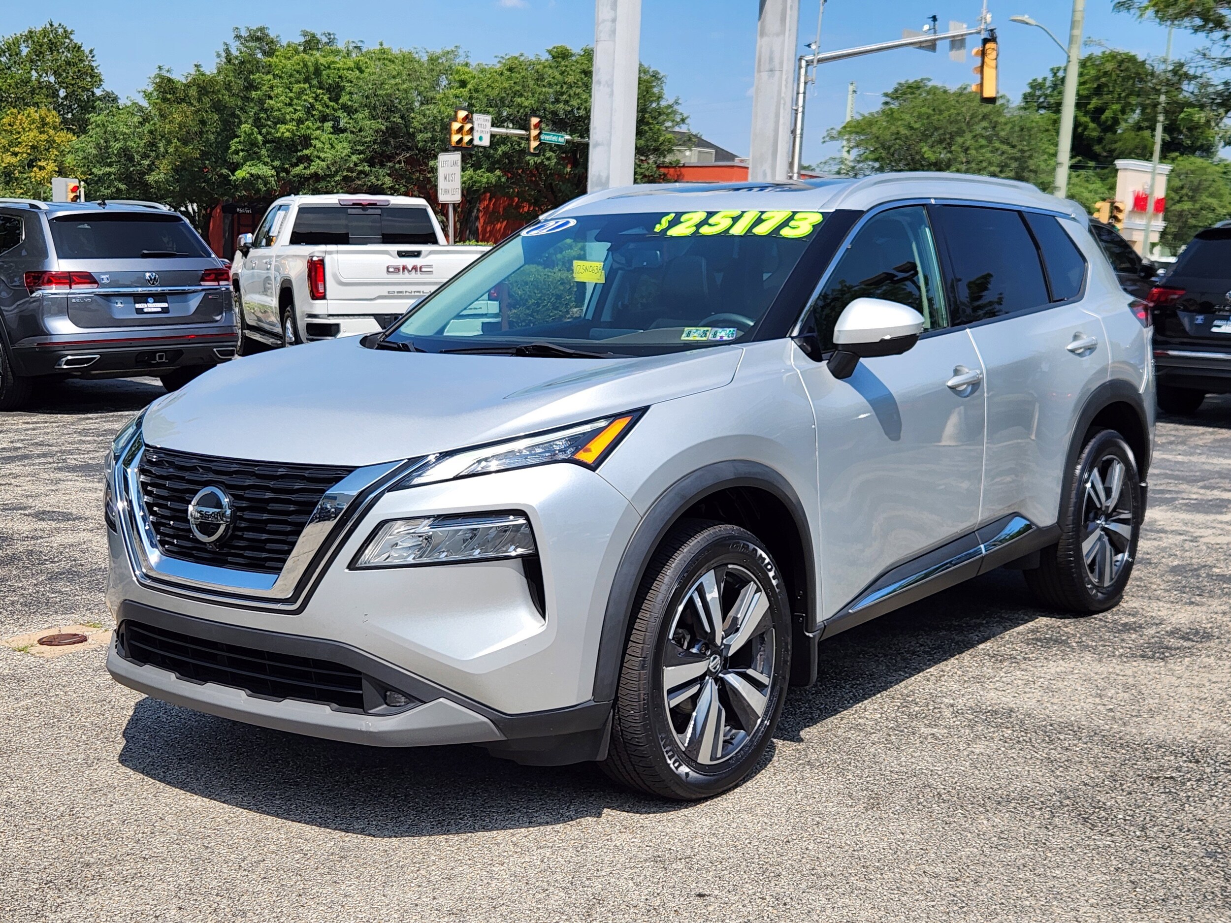2021 Nissan Rogue SL photo 2