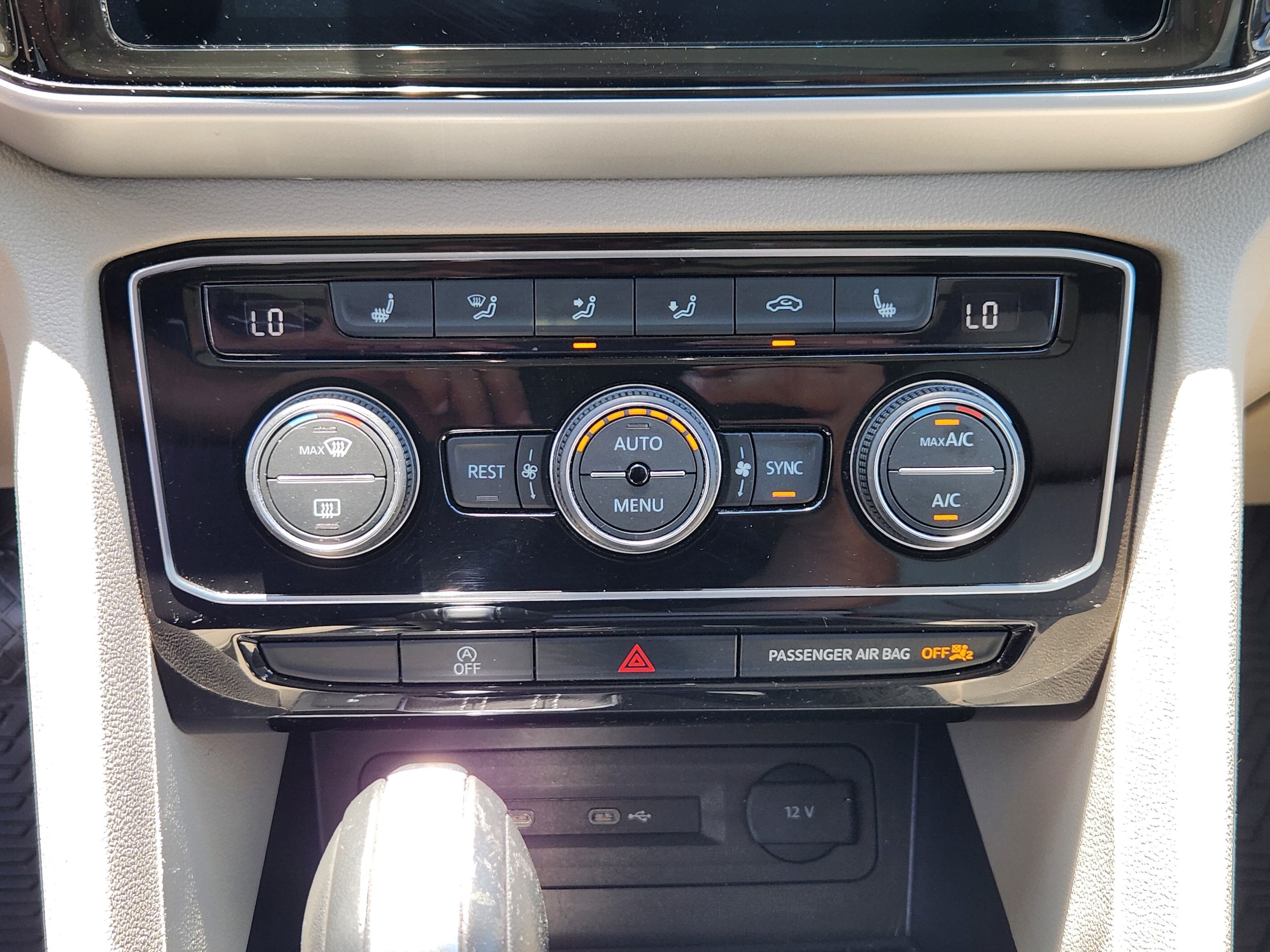2022 Volkswagen Atlas SEL - Photo 23