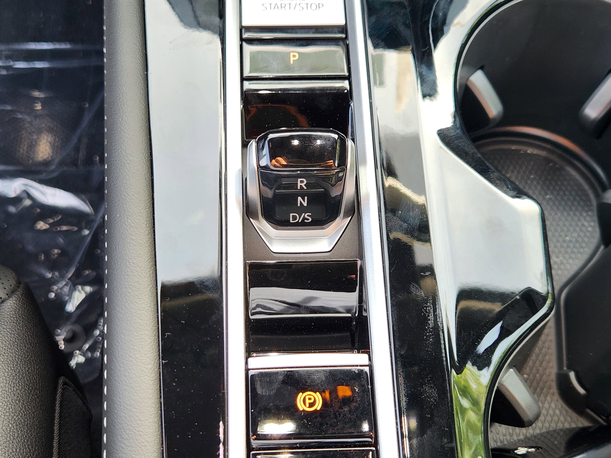 2026 Volkswagen Atlas Cross Sport SEL Premium R-LINE - Photo 13