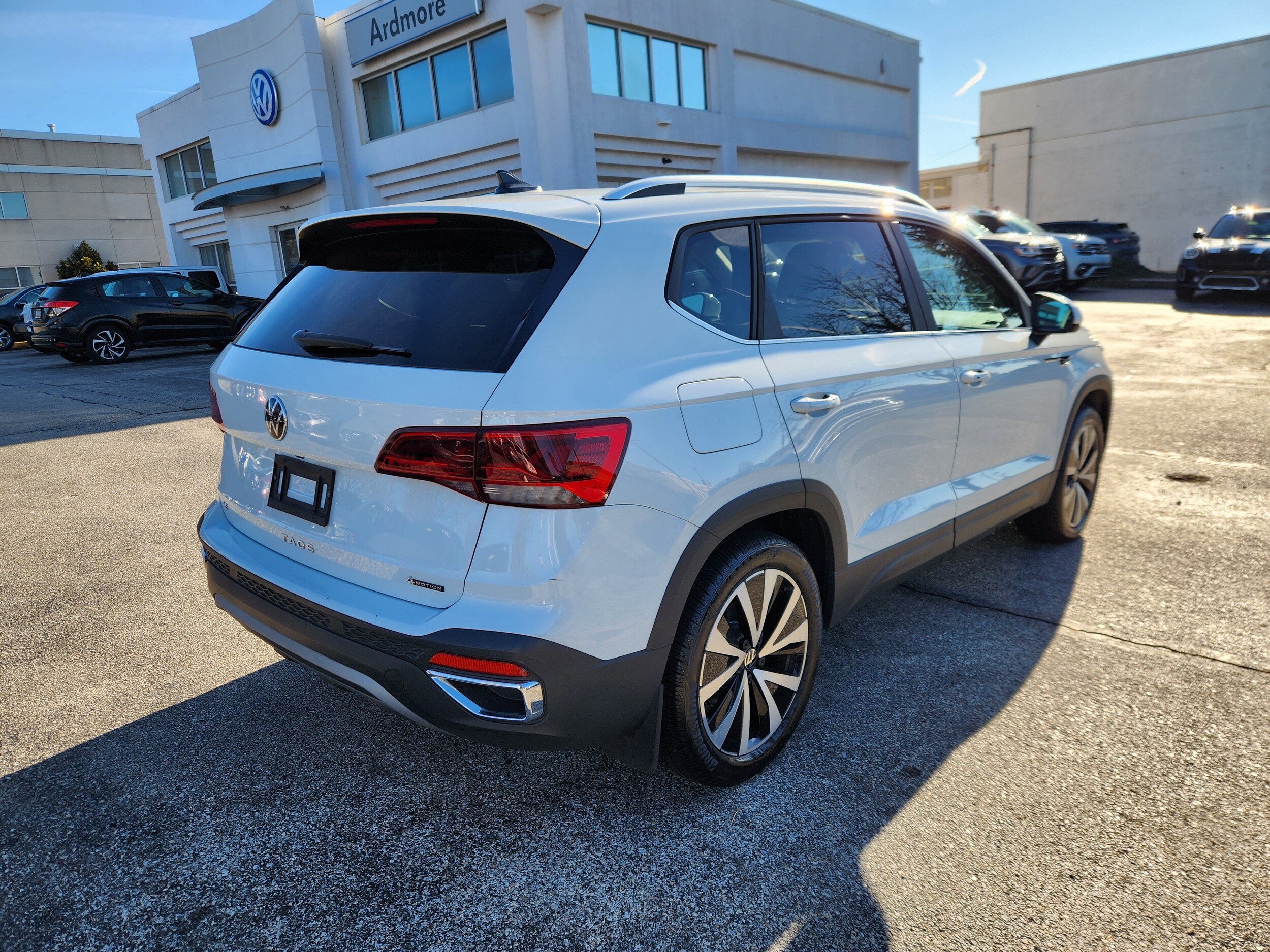 2023 Volkswagen Taos SE photo 4