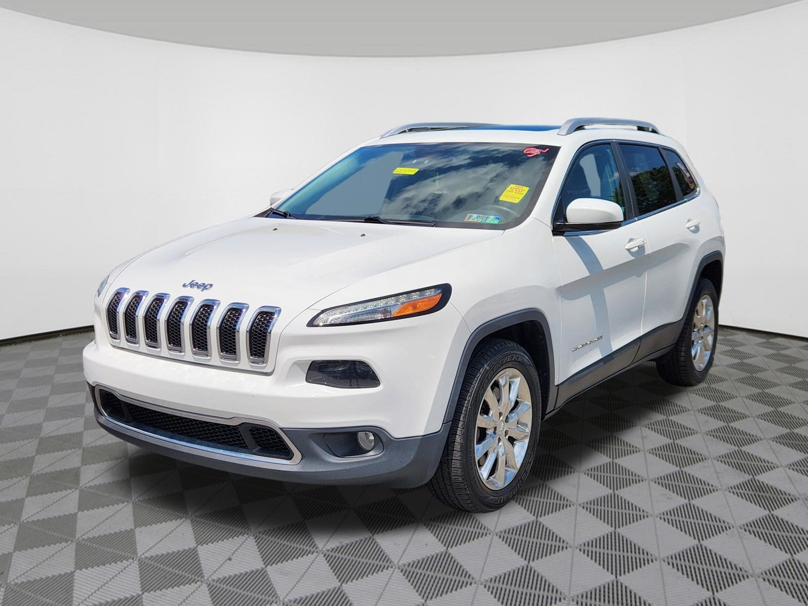 Used 2017 Jeep Cherokee Limited with VIN 1C4PJMDS8HW638956 for sale in Newark, DE