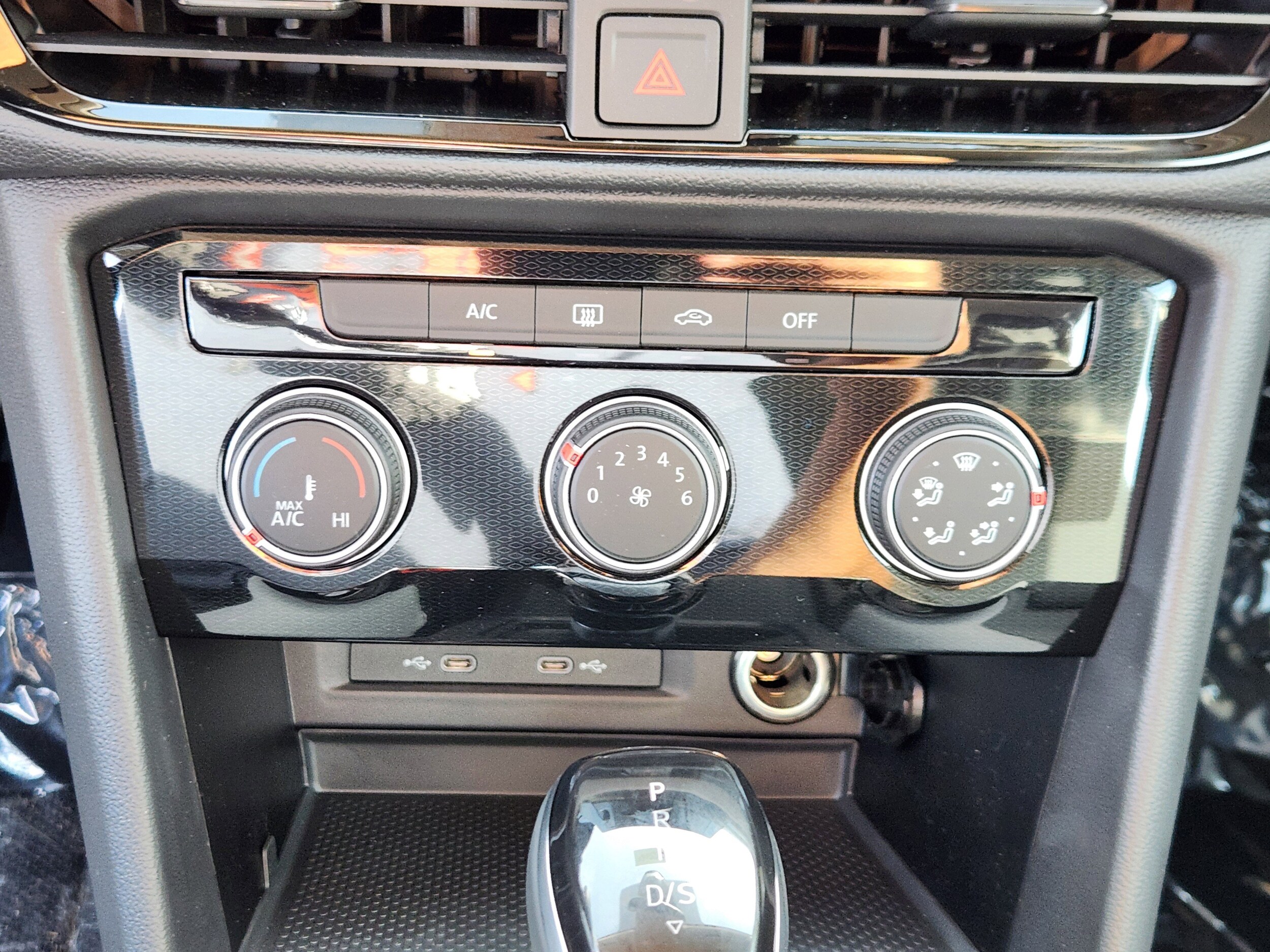 2025 Volkswagen Taos S - Photo 12