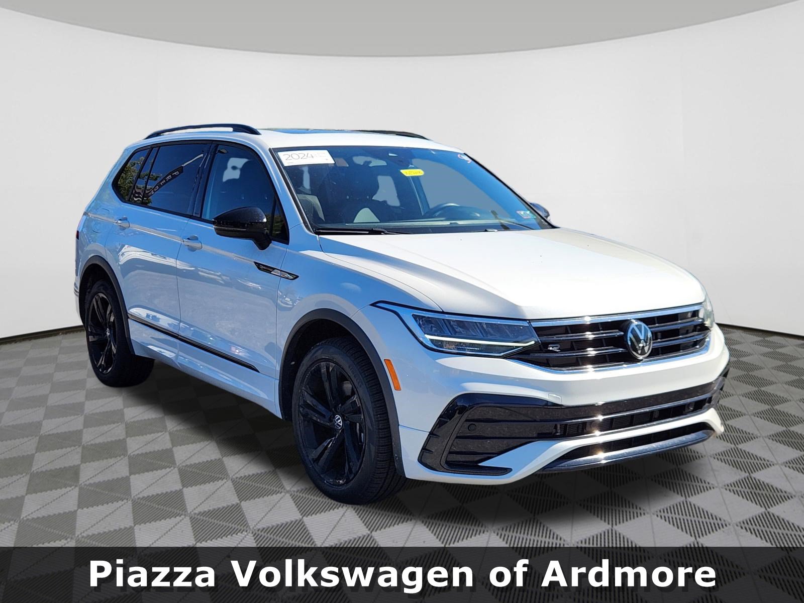 2024 Volkswagen Tiguan SE R-LINE BLACK