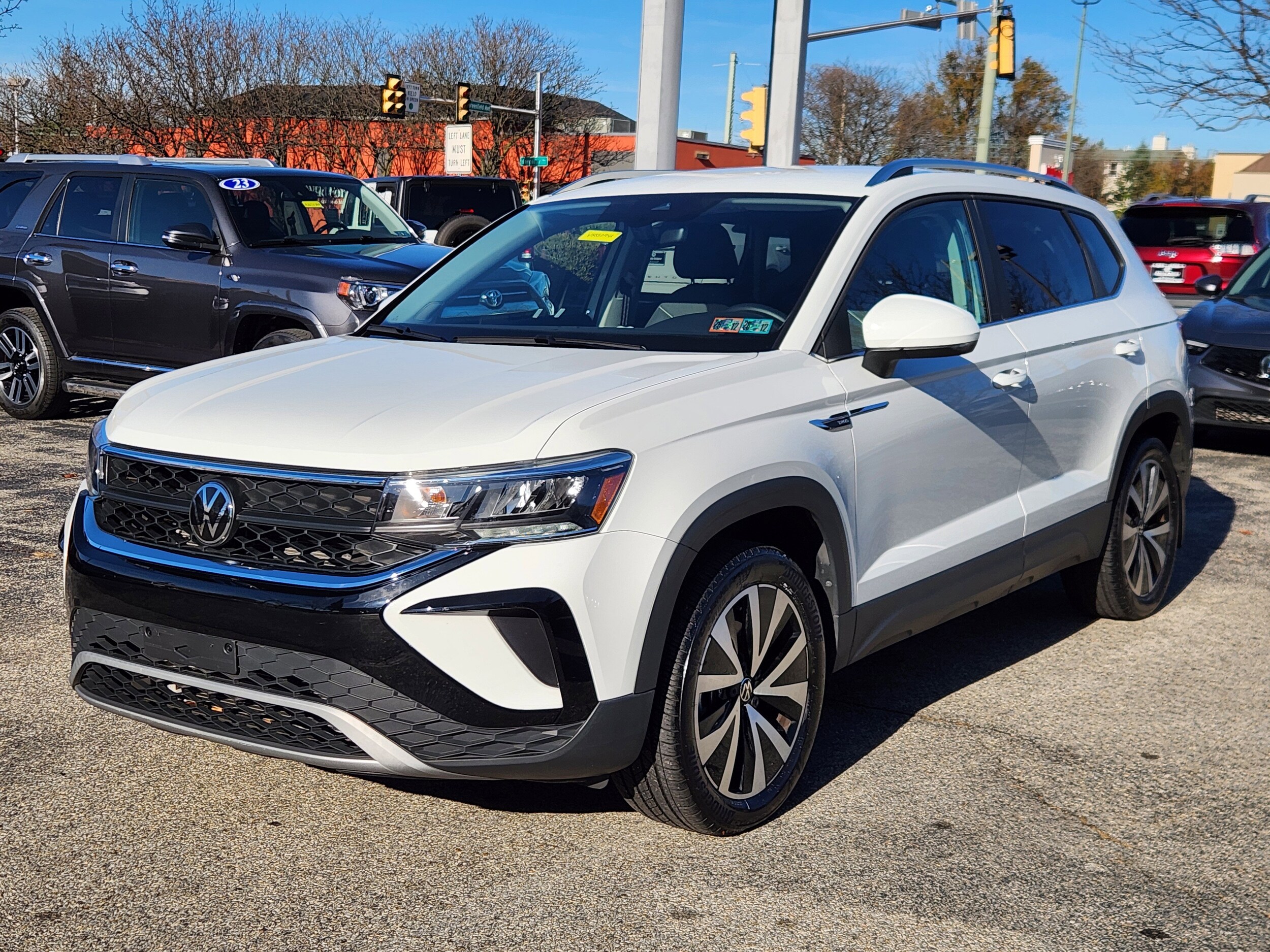 2023 Volkswagen Taos SE photo 2