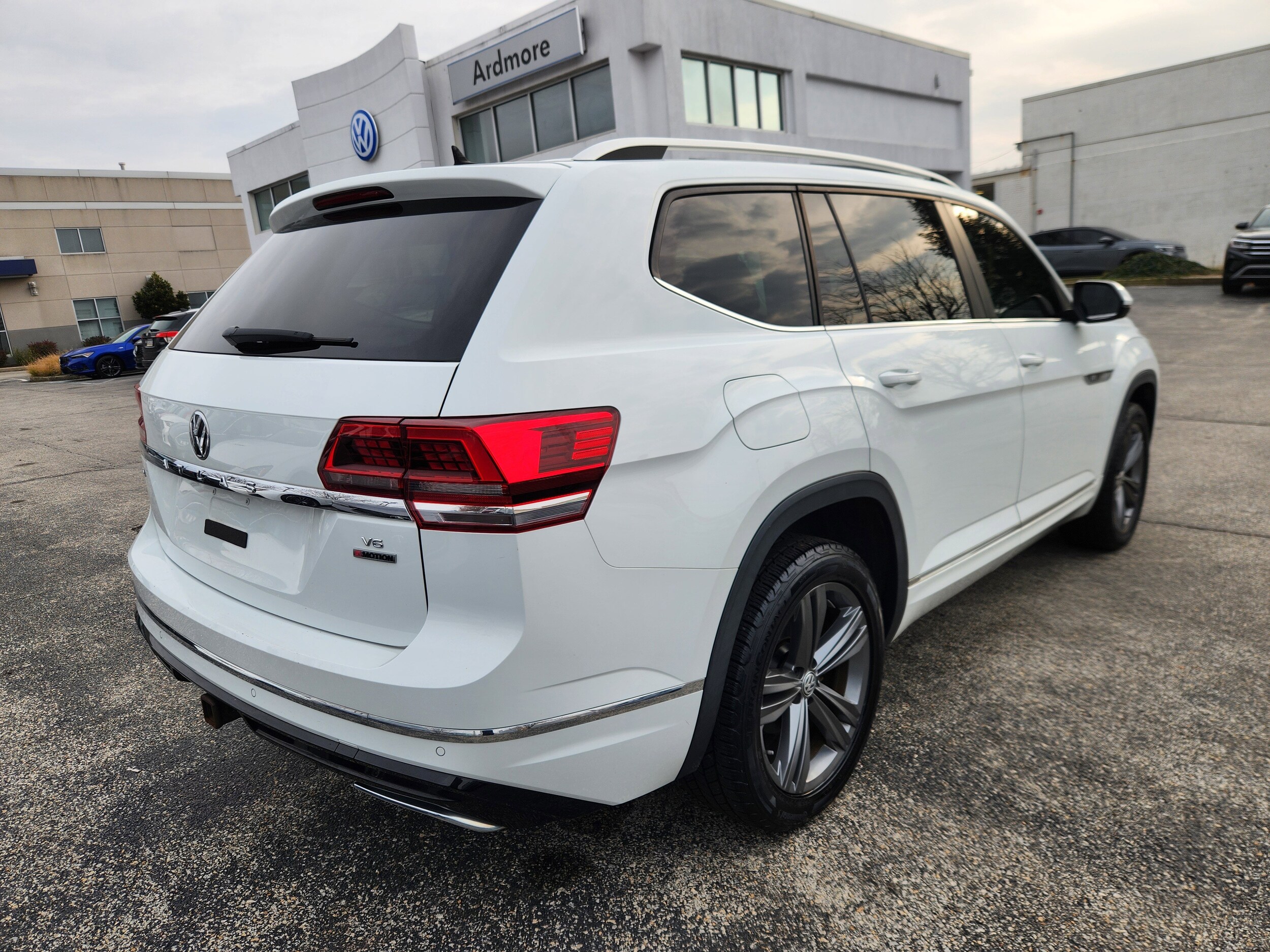 2019 Volkswagen Atlas V6 SEL R-Line photo 2