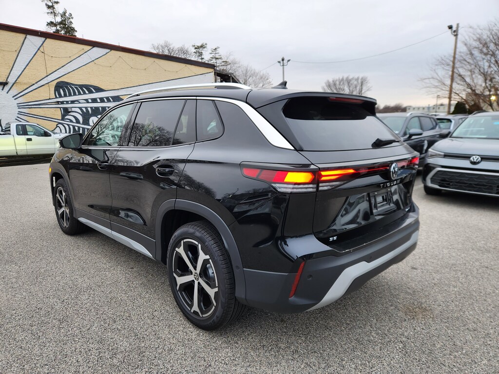 New 2025 Volkswagen Tiguan 2.0T SE SUV
