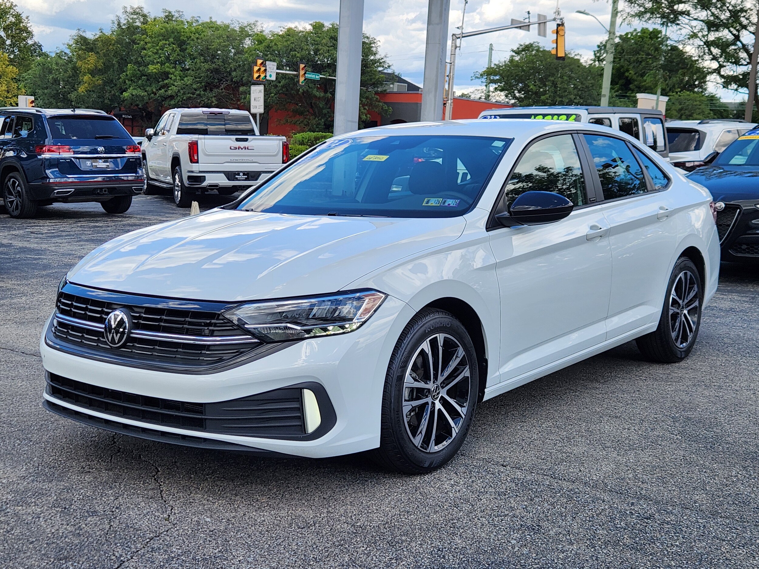 2024 Volkswagen Jetta 1.5T Sport photo 2