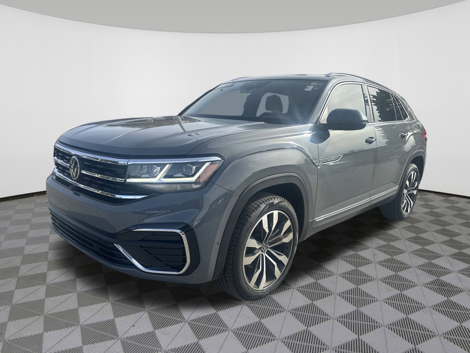 2020 Volkswagen Atlas Cross Sport V6 SEL Premium R-Line photo 2