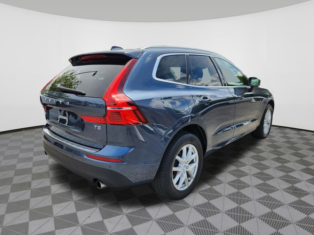Used 2021 Volvo XC60 T5 Momentum SUV