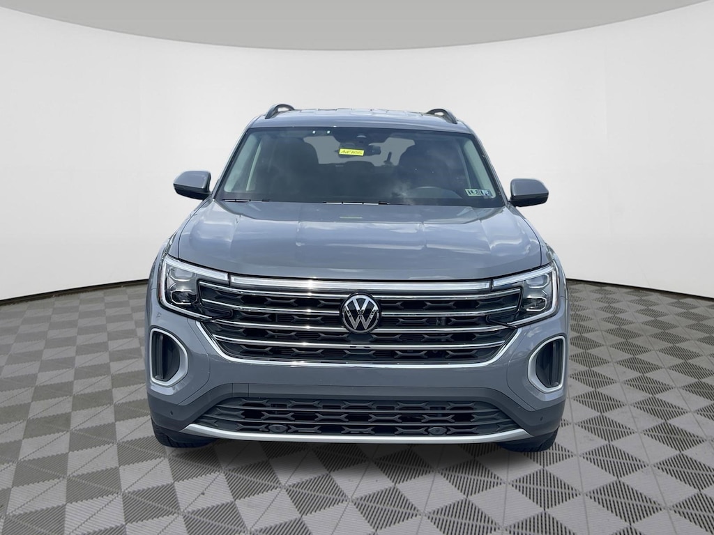 Used 2025 Volkswagen Atlas 2.0T SE w/Technology SUV
