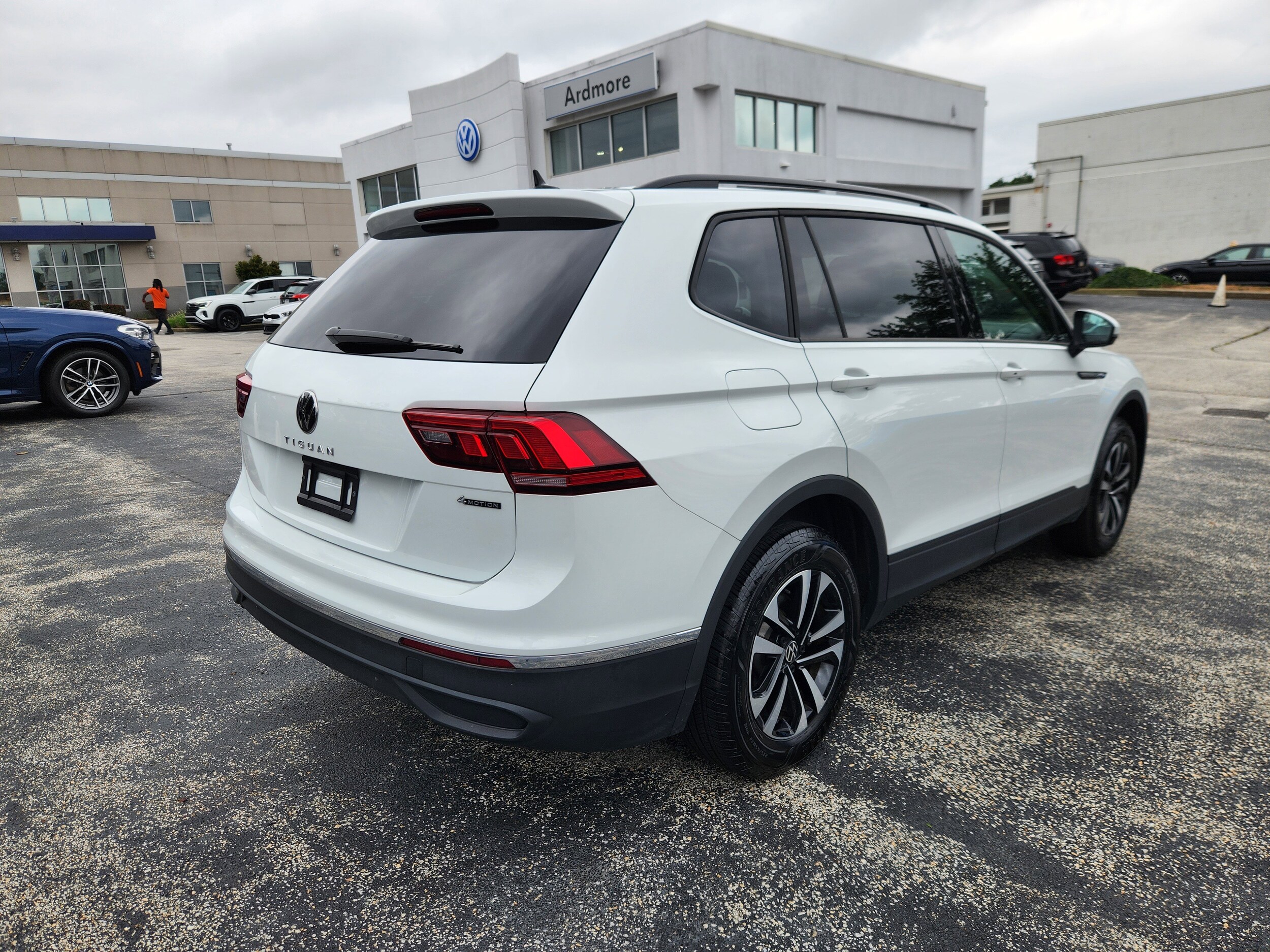 2024 Volkswagen Tiguan S photo 2