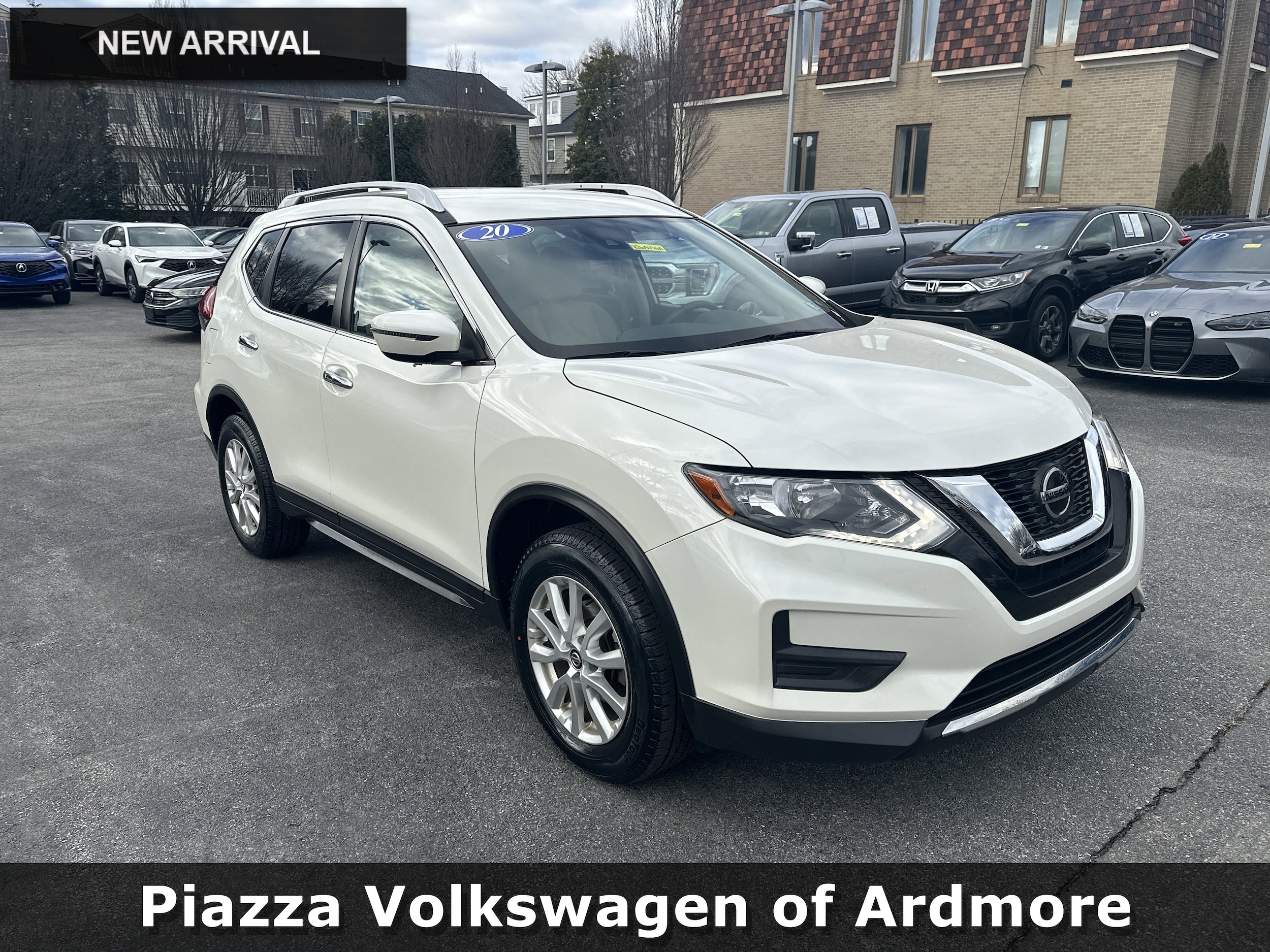 2020 Nissan Rogue SV's photo