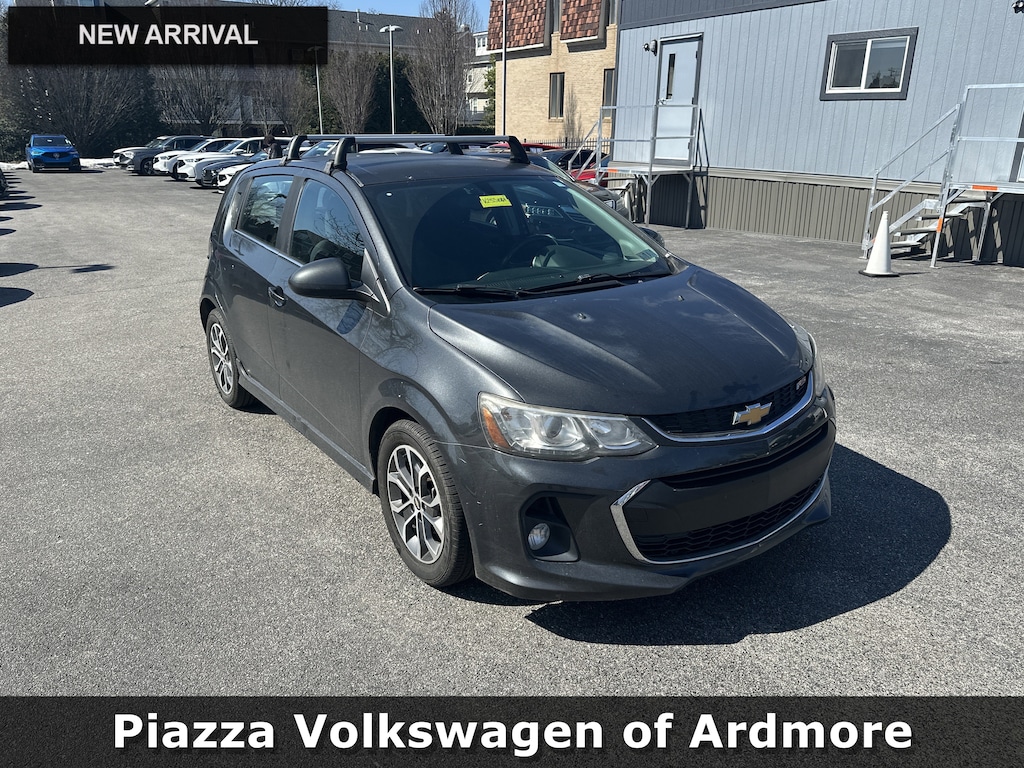 Used 2017 Chevrolet Sonic LT Auto w/1SD Hatchback