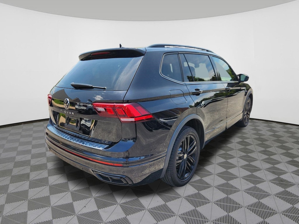 Certified 2022 Volkswagen Tiguan 2.0T SE R-Line Black SUV