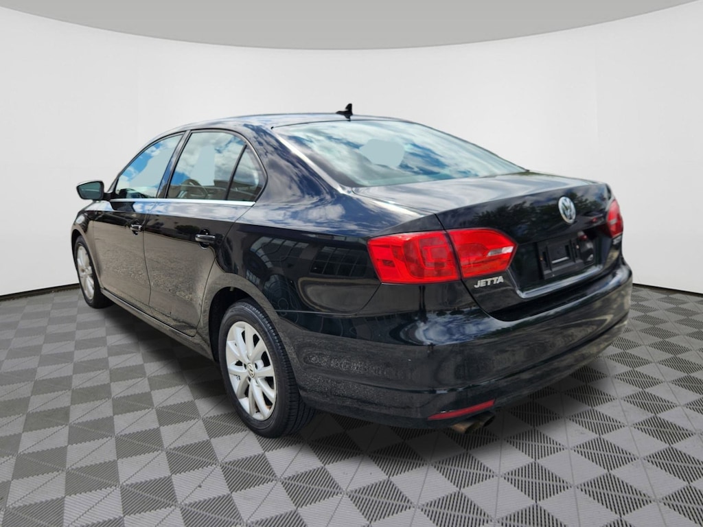 Used 2013 Volkswagen Jetta 2.5L SE w/Convenience Package/PZEV Sedan