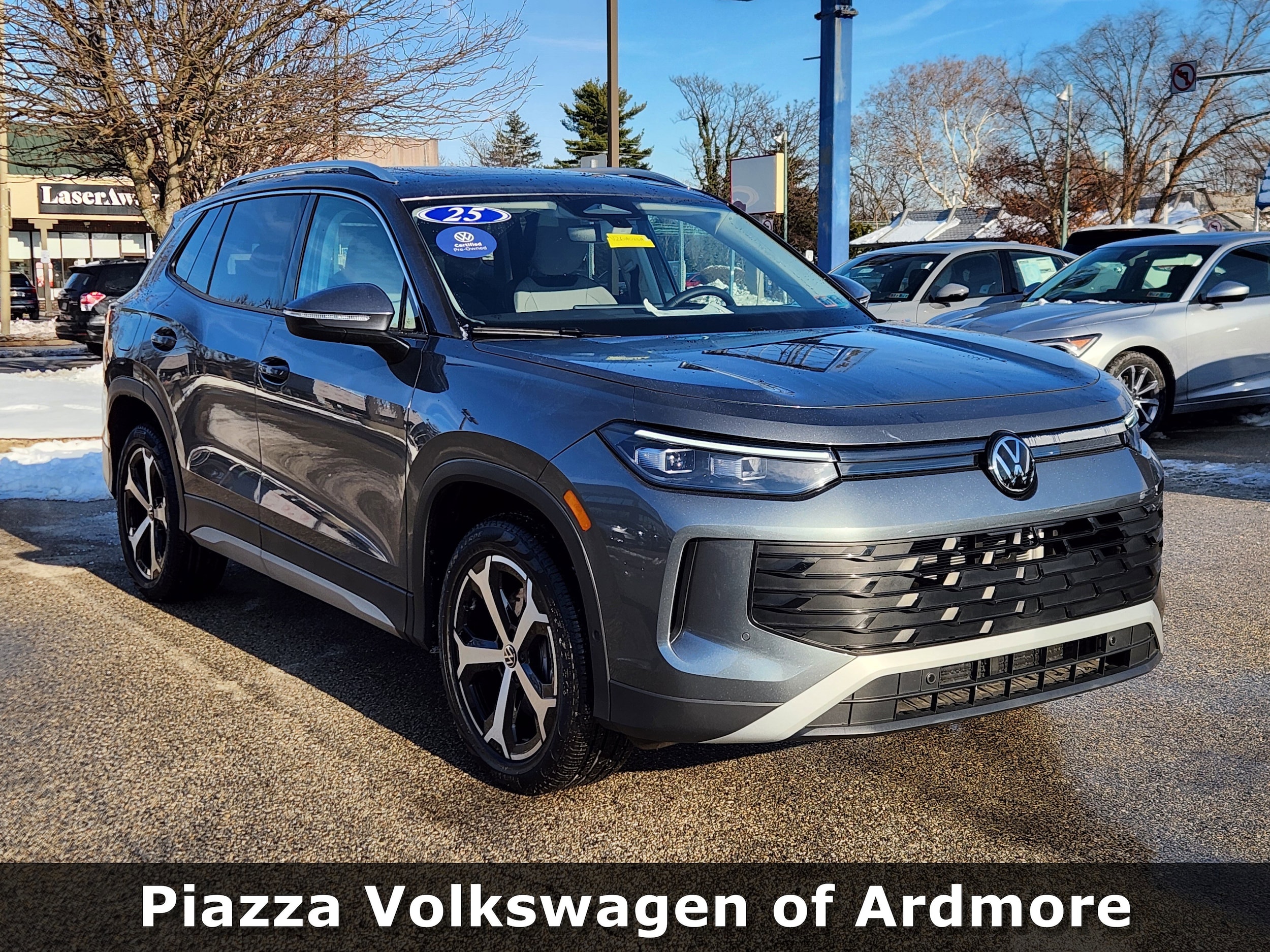 2025 Volkswagen Tiguan SE's photo