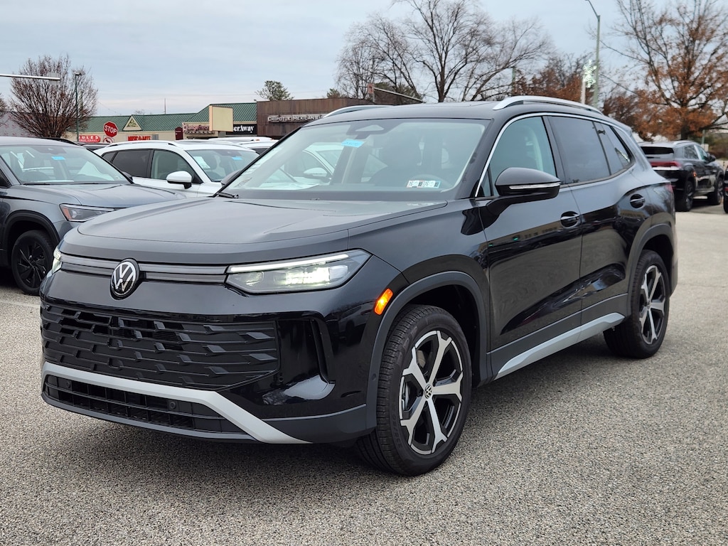 New 2025 Volkswagen Tiguan 2.0T SE SUV