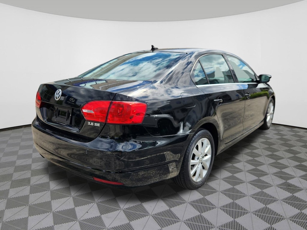 Used 2013 Volkswagen Jetta 2.5L SE w/Convenience Package/PZEV Sedan