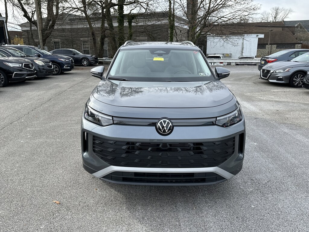 Used 2025 Volkswagen Tiguan 2.0T SE SUV