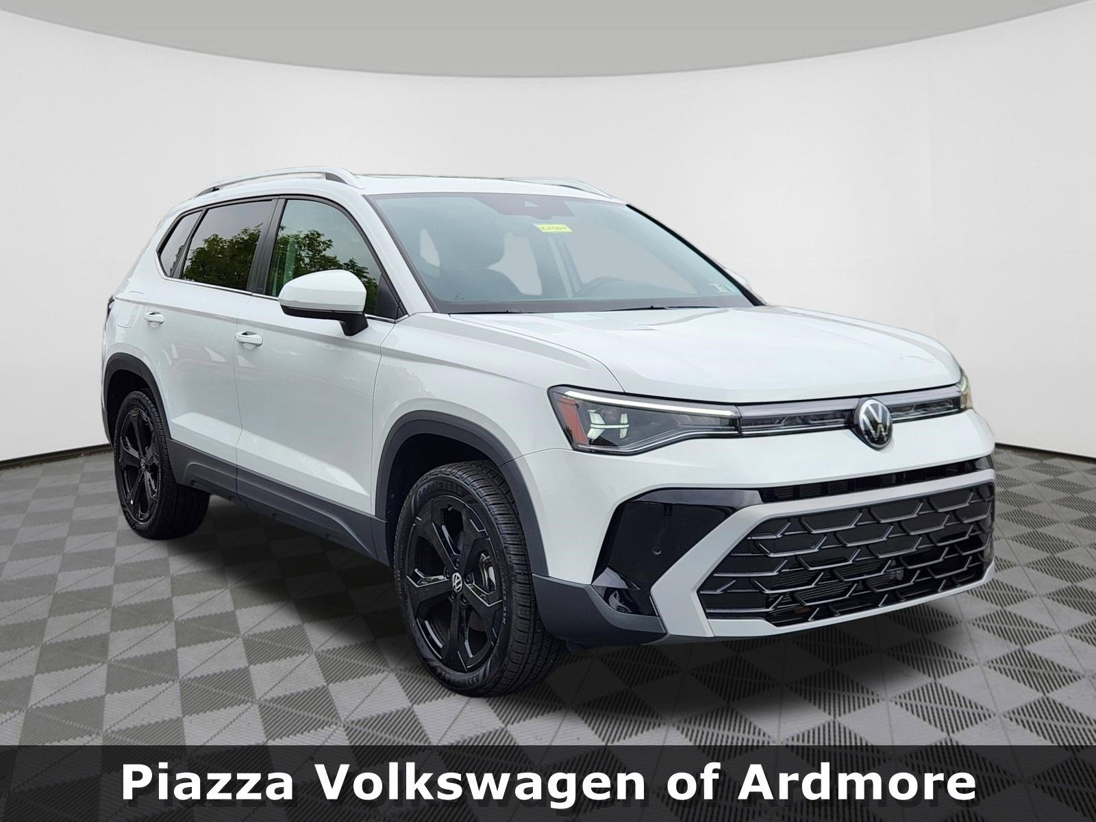 2025 Volkswagen Taos 1.5T SEL 4Motion's photo