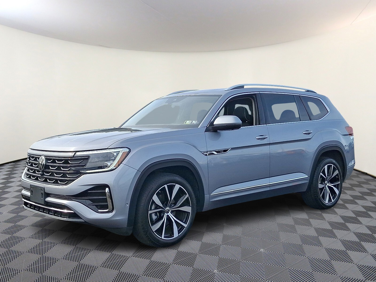2024 Volkswagen Atlas SEL Premium R-Line photo 2