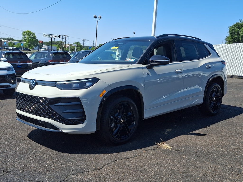 New 2026 Volkswagen Tiguan SE R-Line Black Sport Utility