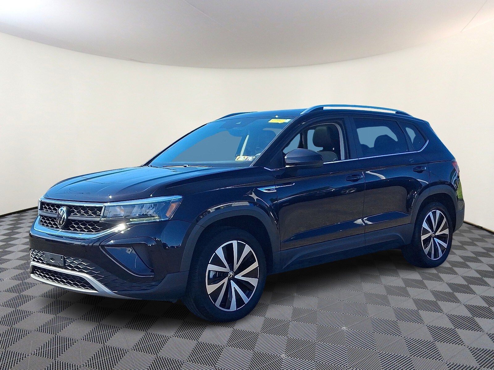 2023 Volkswagen Taos SE photo 3