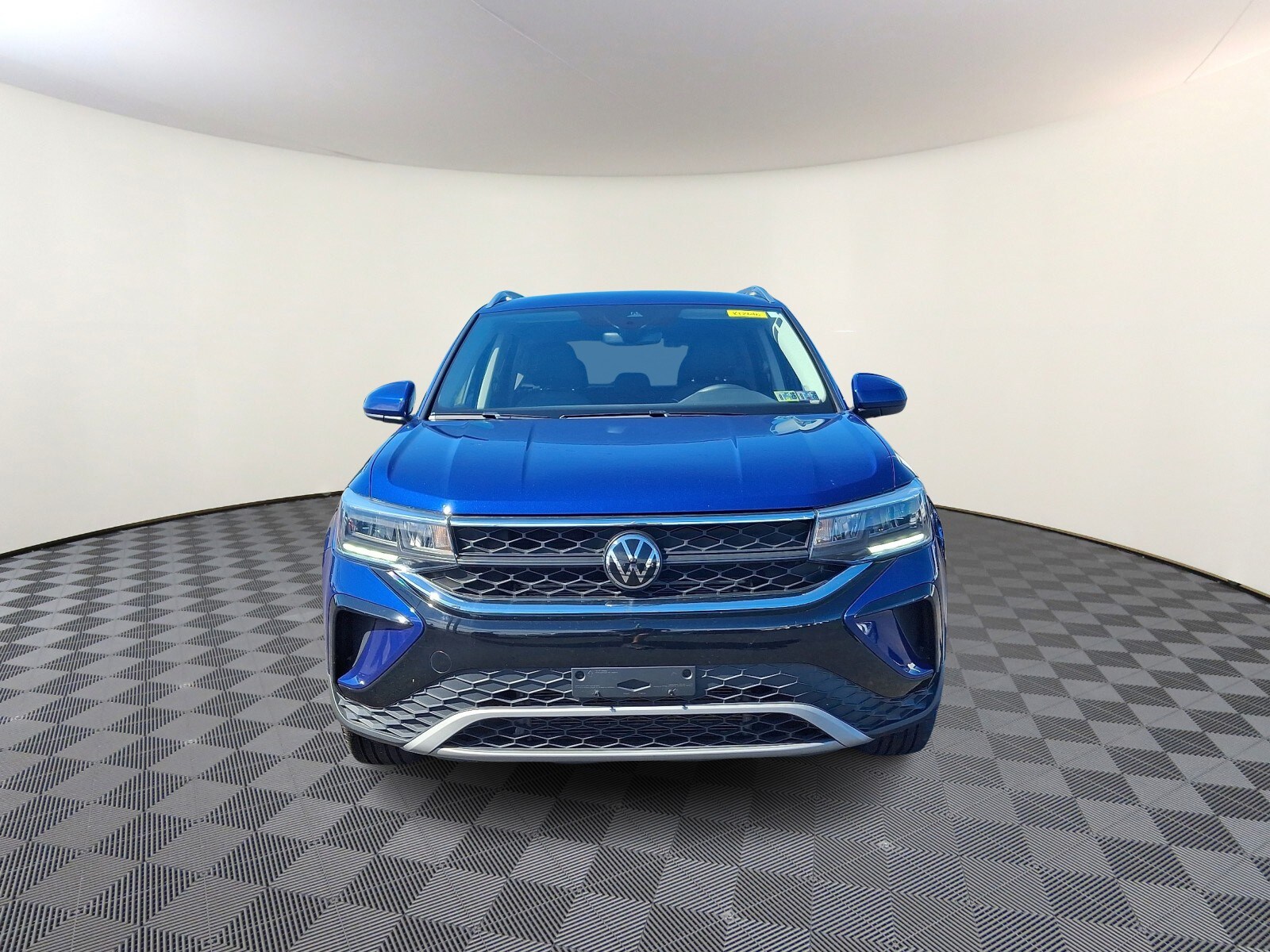 2023 Volkswagen Taos SE photo 2