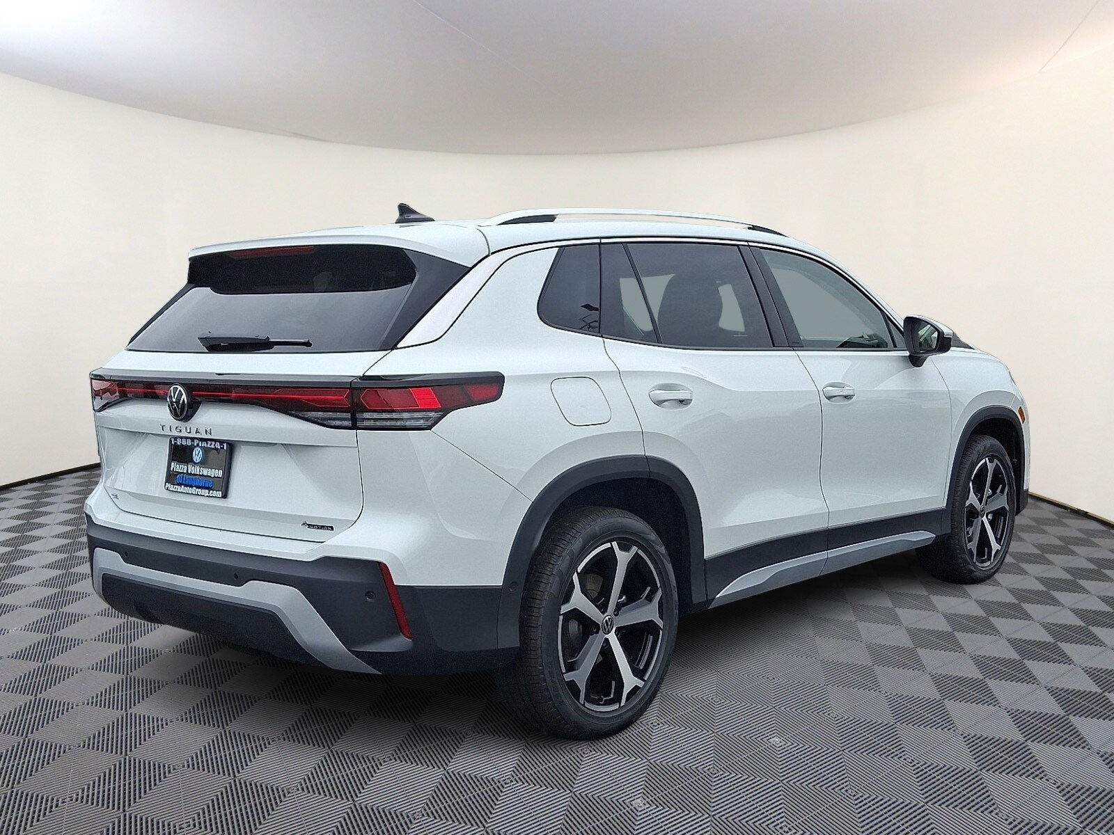 2025 Volkswagen Tiguan SE photo 4