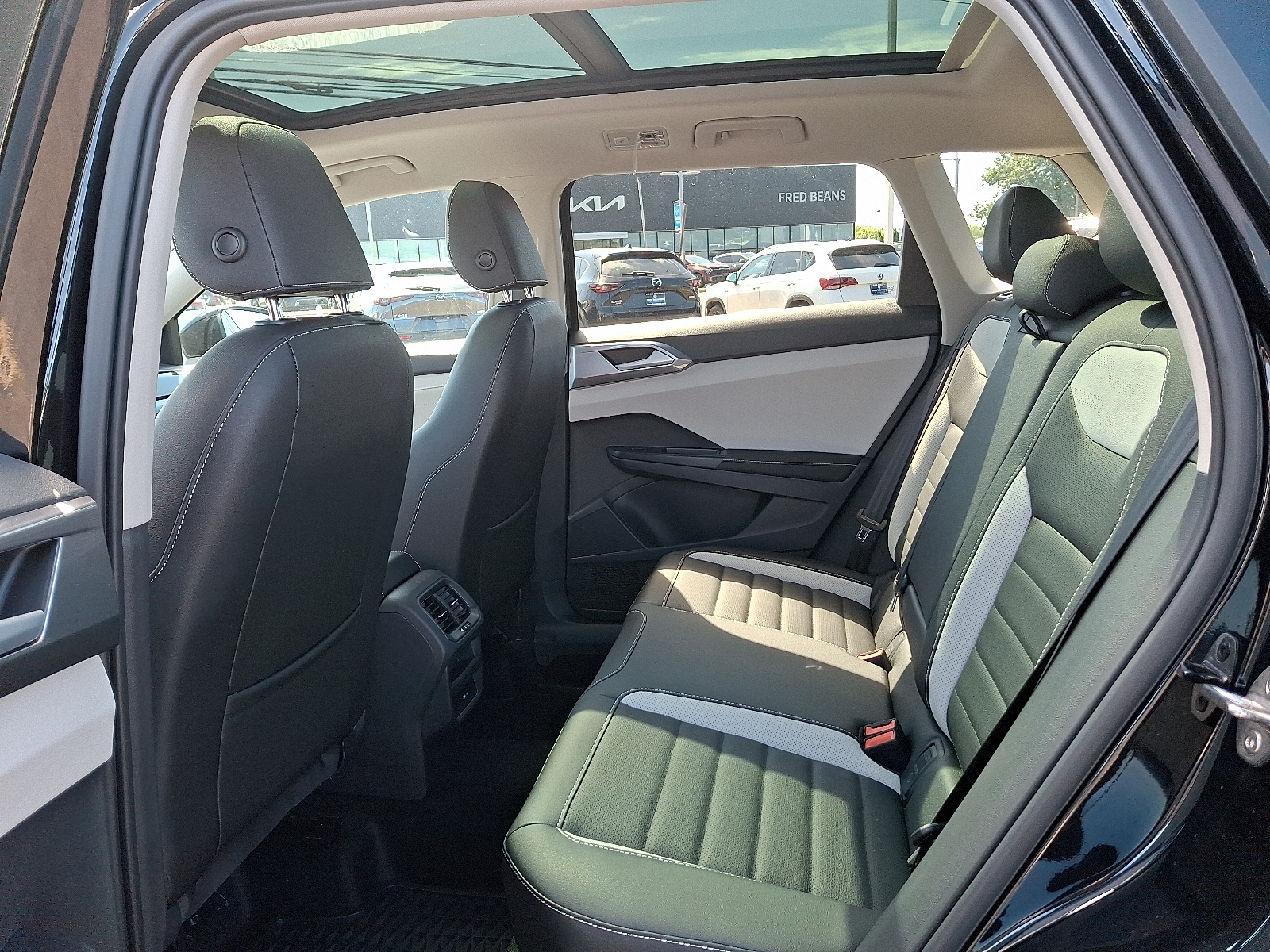 2025 Volkswagen Taos SEL - Photo 5