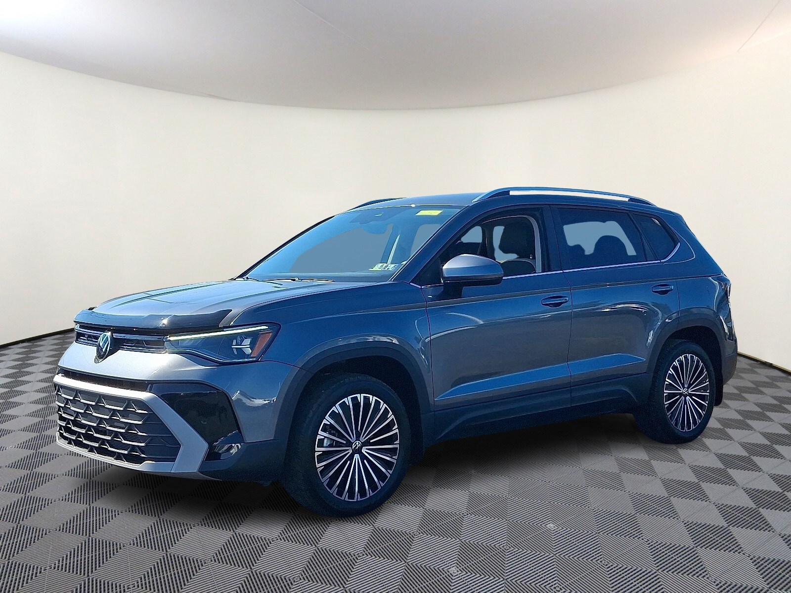 2025 Volkswagen Taos SE photo 3