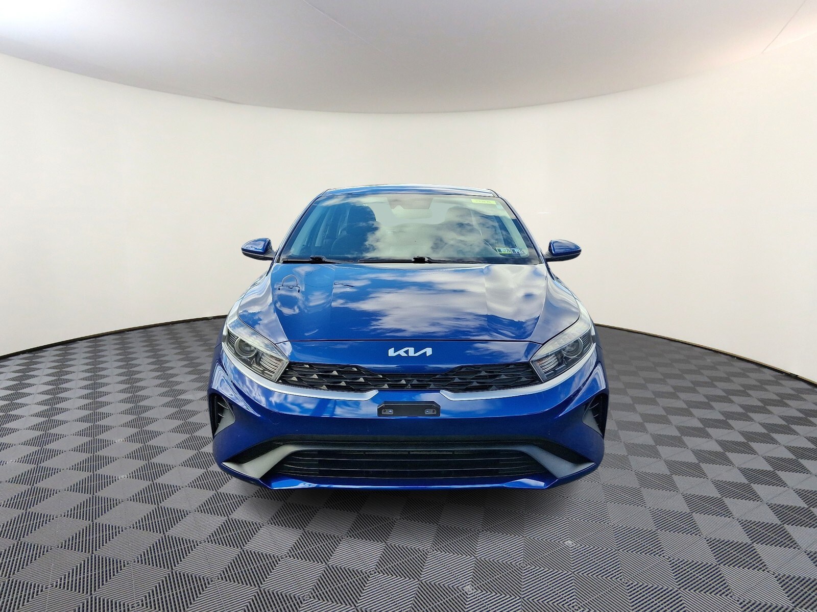 2023 Kia Forte LXS photo 2