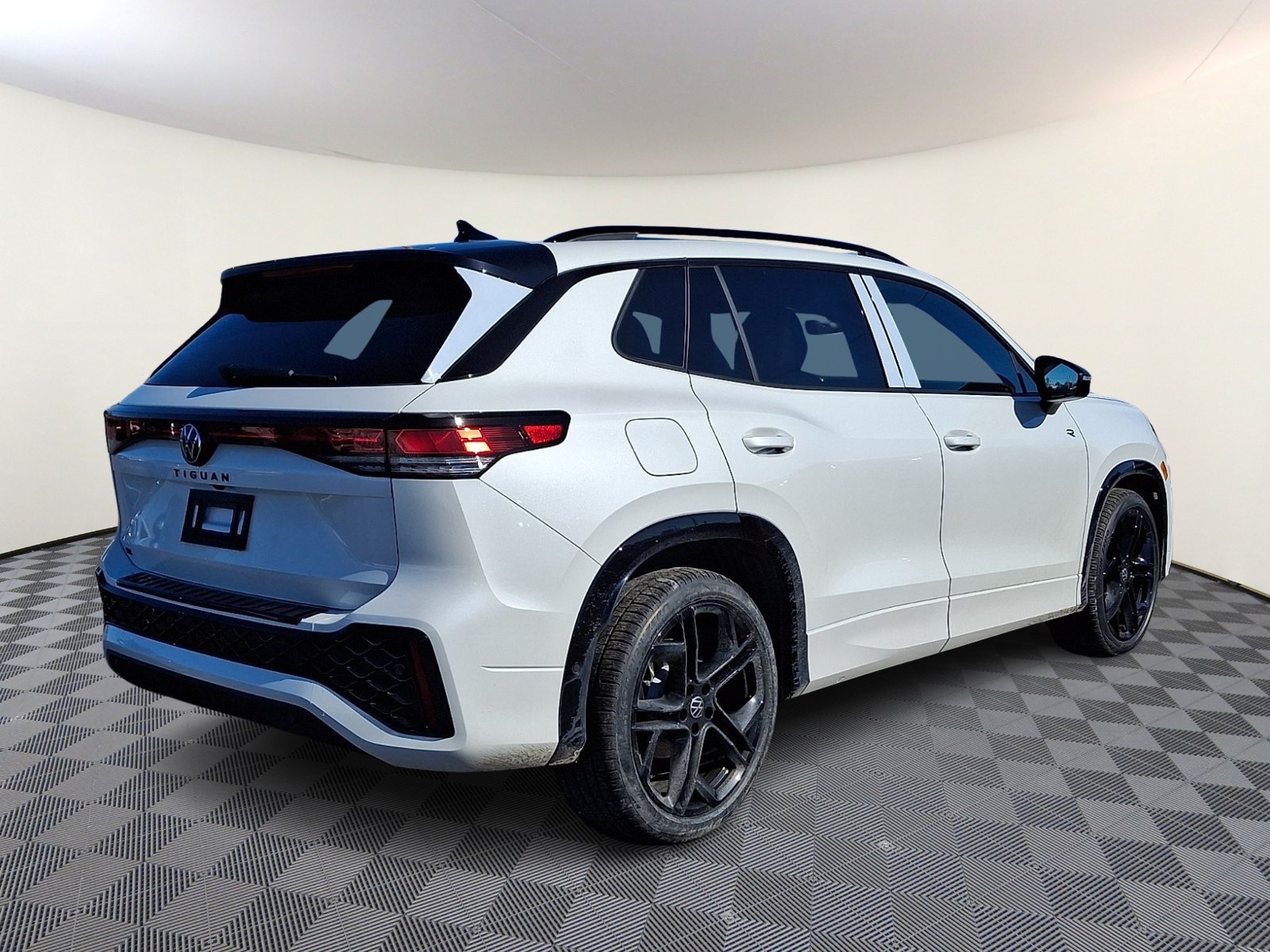 2026 Volkswagen Tiguan SE R-LINE BLACK - Photo 4