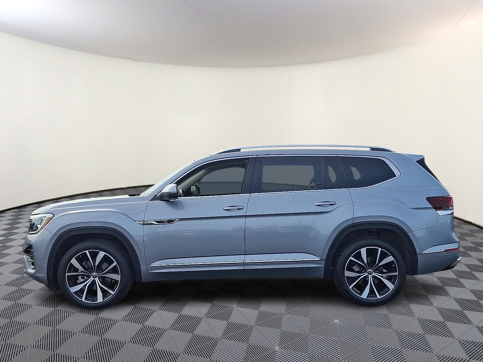 2024 Volkswagen Atlas SEL Premium R-Line photo 3