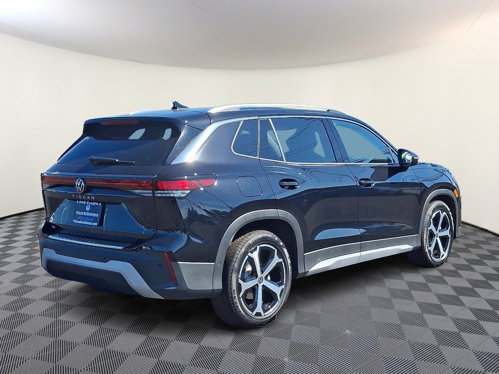 2025 Volkswagen Tiguan SE photo 4
