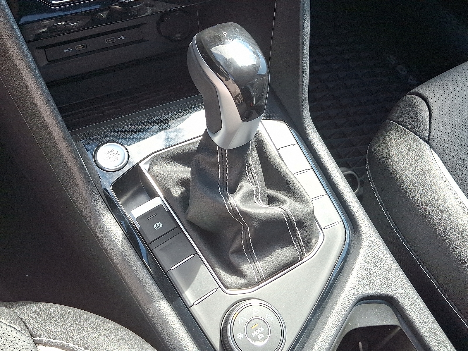 2025 Volkswagen Taos SEL - Photo 7