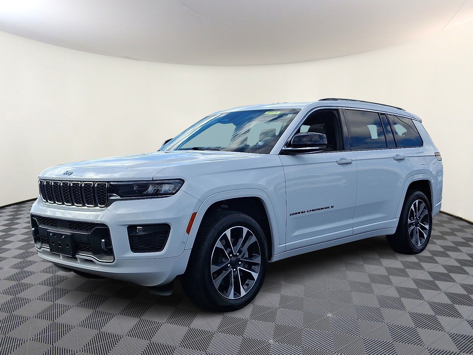 2021 Jeep Grand Cherokee Overland photo 3